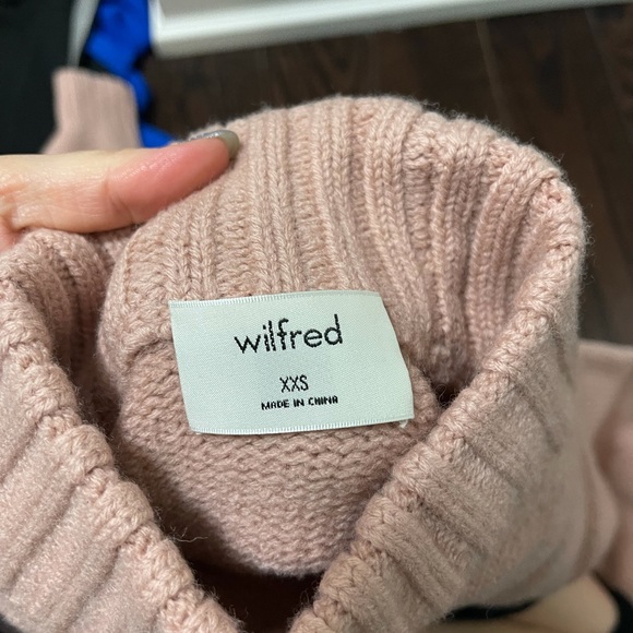 COPY - Aritizia Wilfred super cropped sweater - Picture 2 of 2